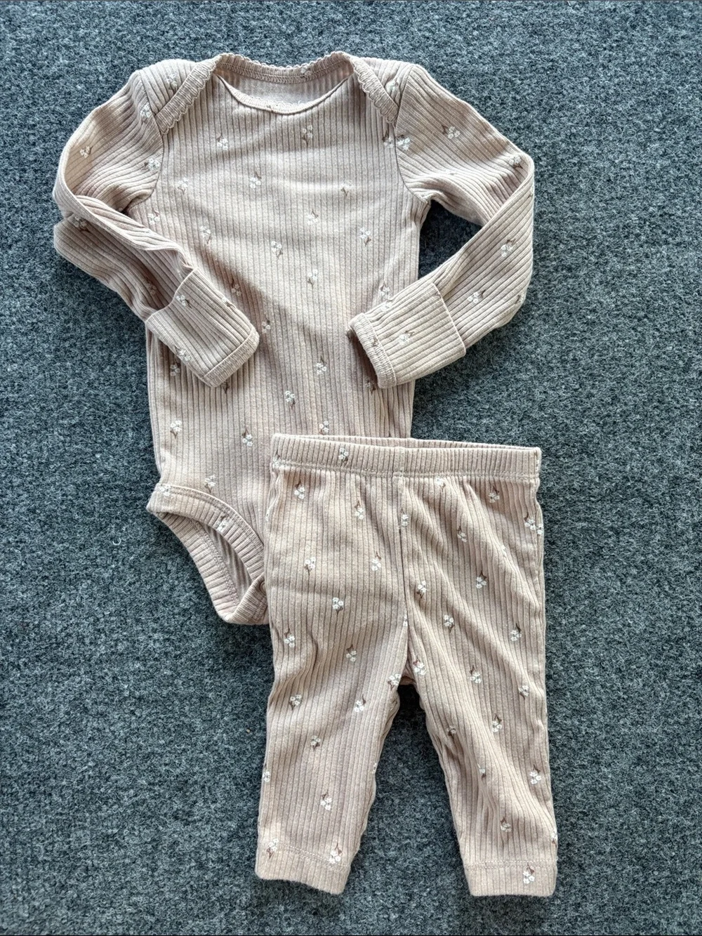 Carter's Ribbed Baby Bodysuit and Leggings in Light Beige - Floral - Size 3 mo